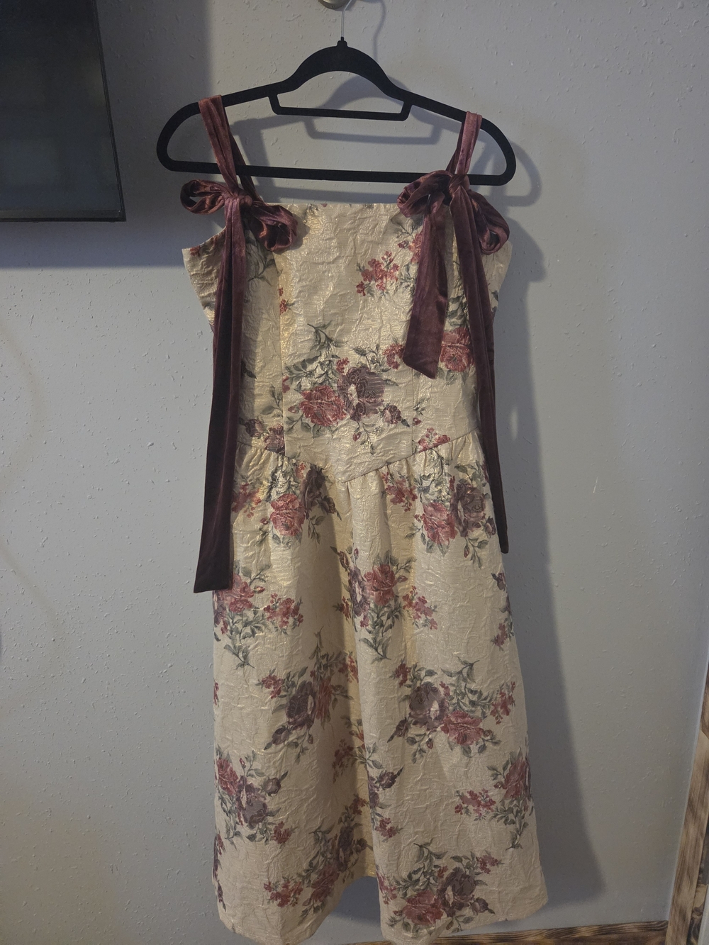 Francesca's Collections Cream Floral Midi Dress with Mauve Velvet Ties